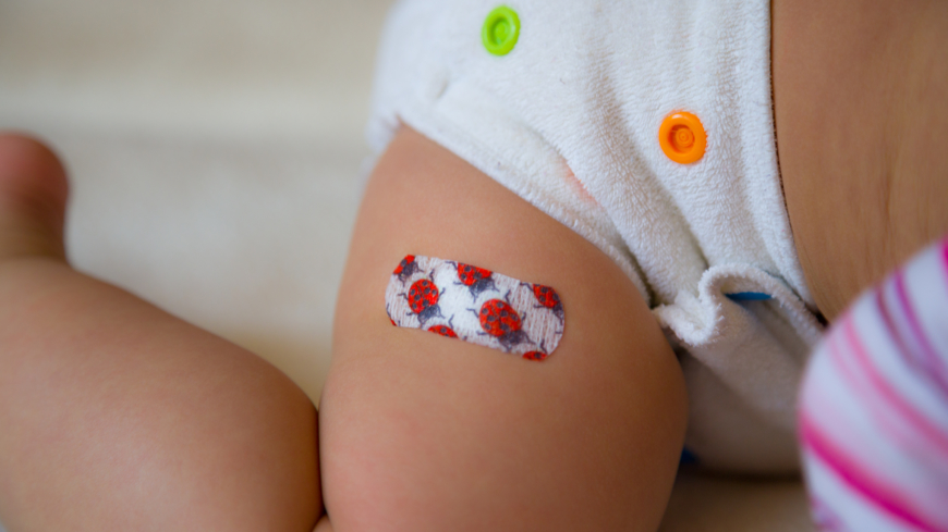 I Sverige erbjuds alla barn vaccinationer enligt det allmänna vaccinationsprogrammet. Foto: Shutterstock